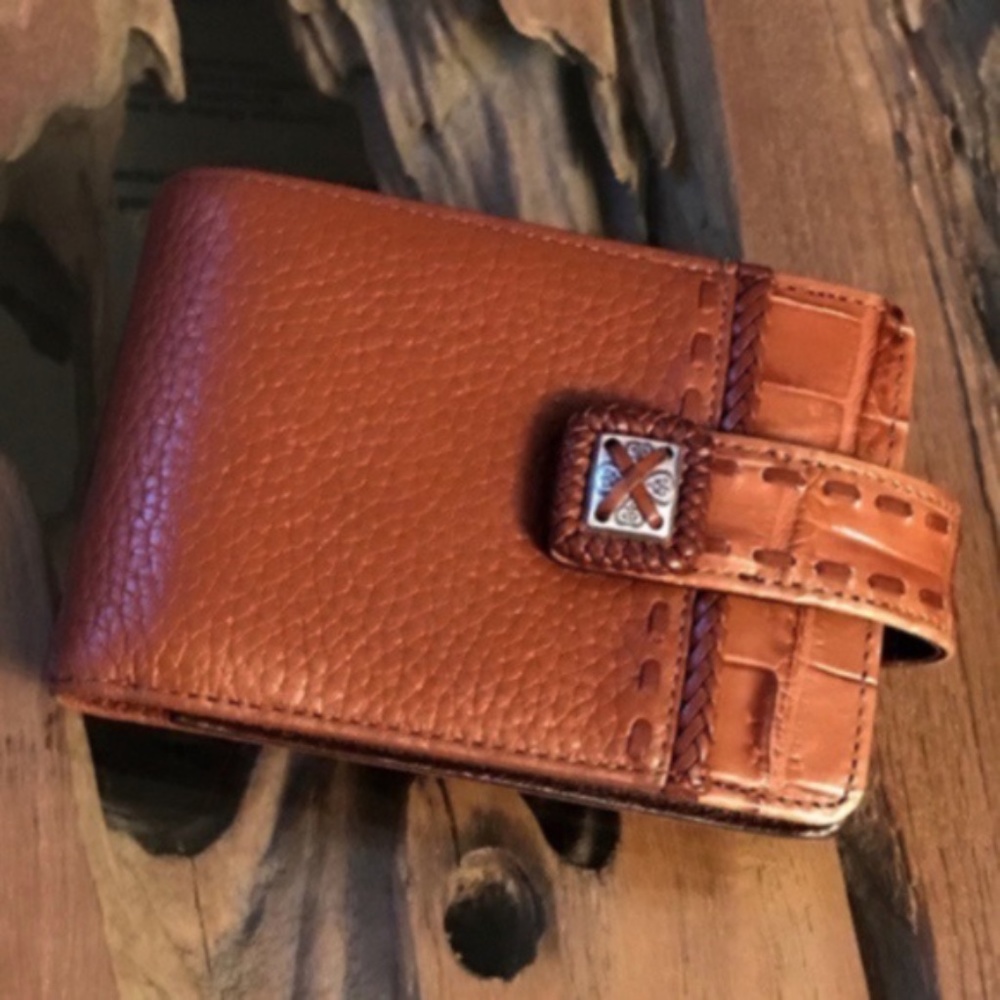 BRIGHTON Cognac Leather Wallet ID Organizer Zipper change coin purse zip Heart